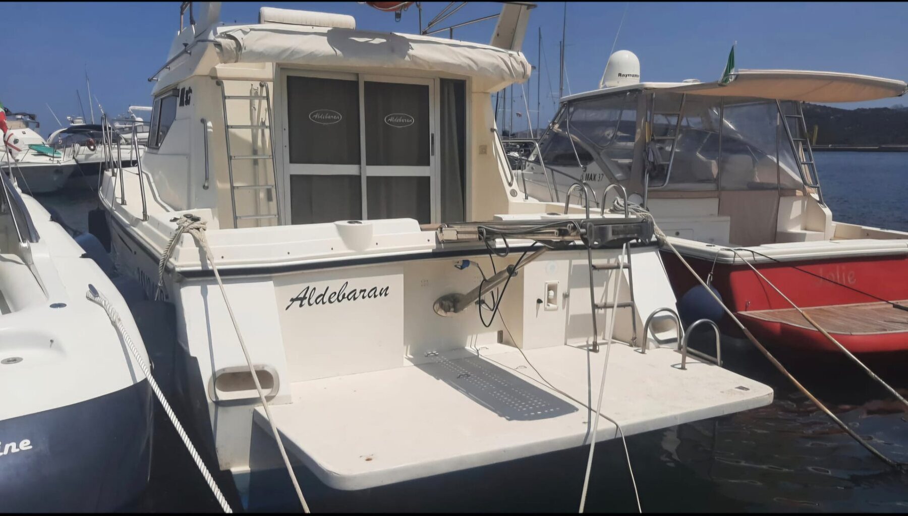 Azimut AZ 35 Fly Aldebaran - poppa al pontile