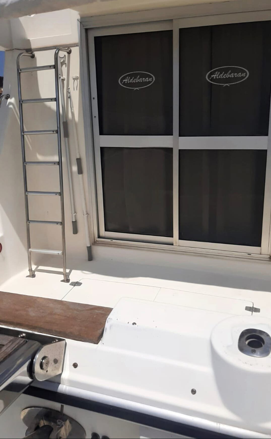 Azimut AZ 35 Fly Aldebaran - vista frontale in porto