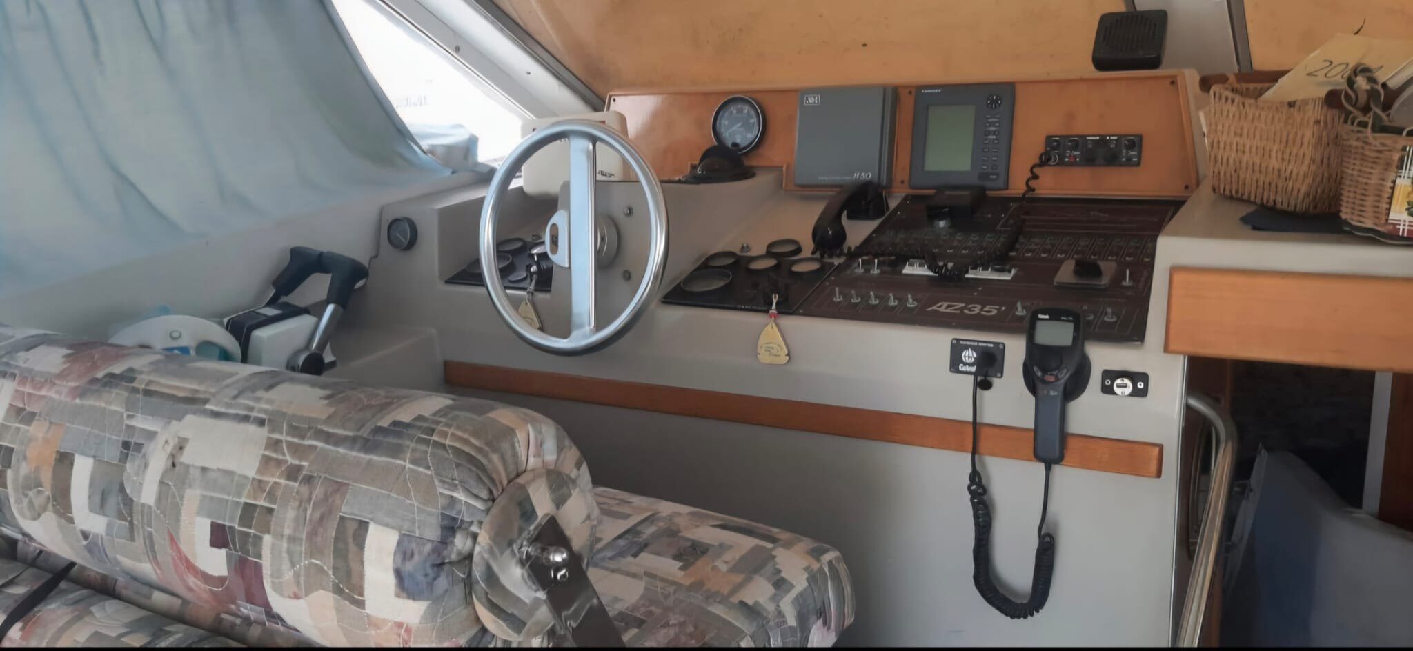 Azimut AZ 35 Fly Aldebaran - plancia interna