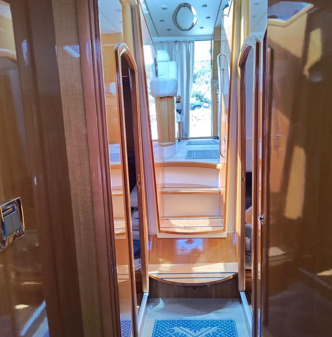 Beneteau Antares 13.80 - Corridoio interni
