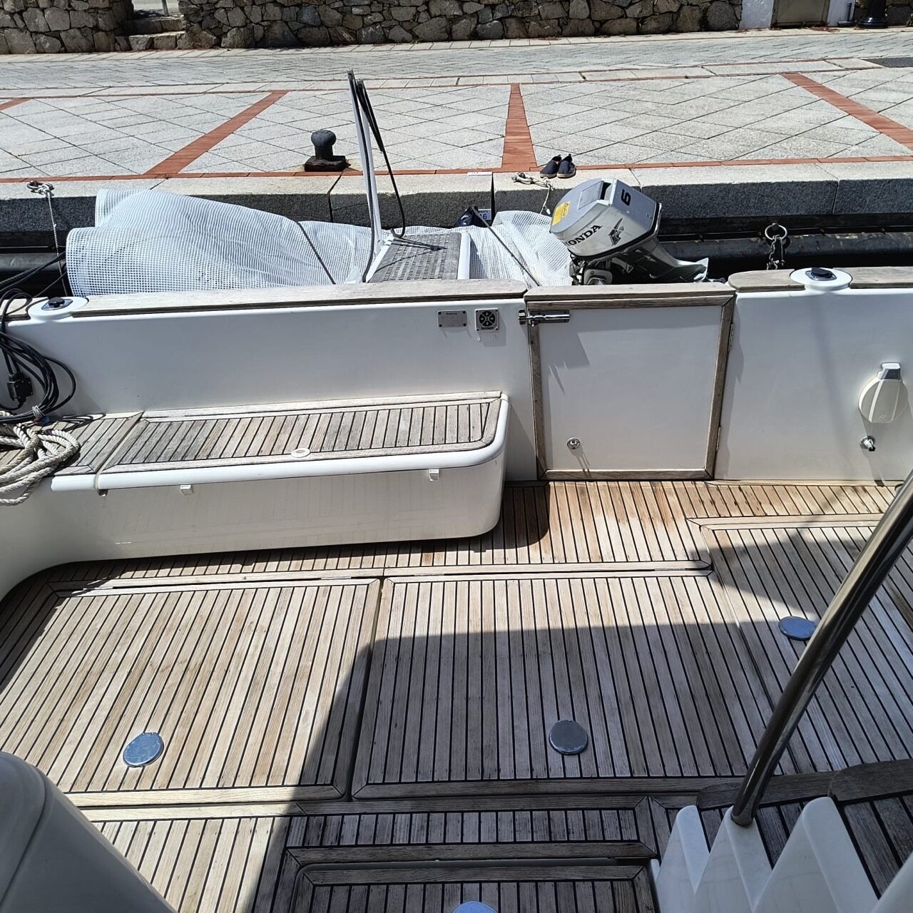Beneteau Antares 13.80 - Deck