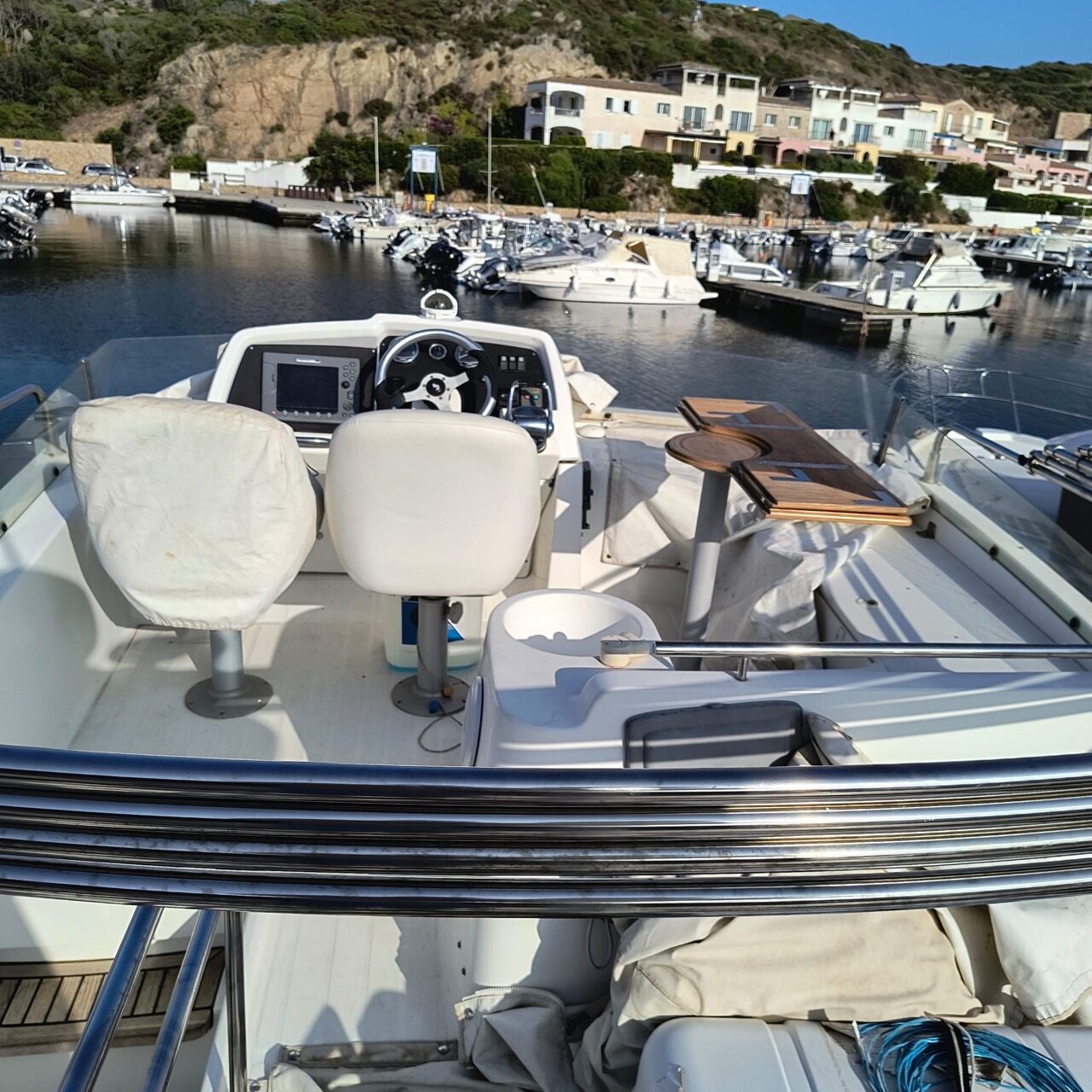 Beneteau Antares 13.80 - Flybridge vista laterale