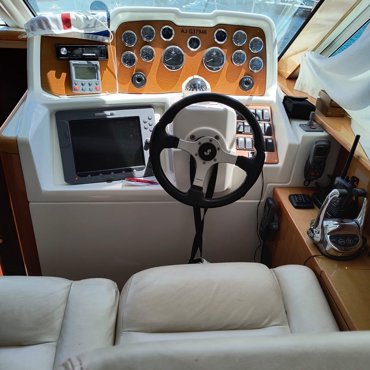 Beneteau Antares 13.80 - Plancia di comando