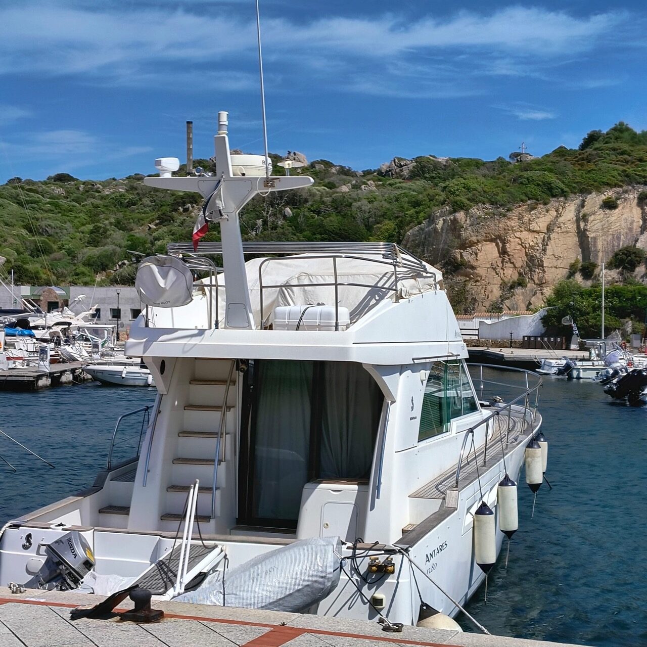 Beneteau Antares 13.80 - Poppa
