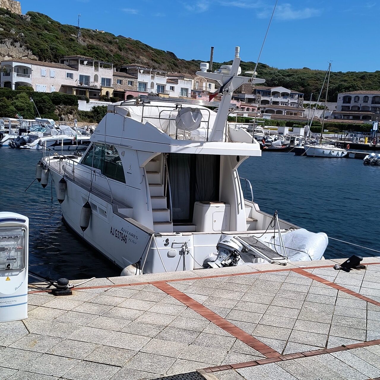 Beneteau Antares 13.80 - In porto