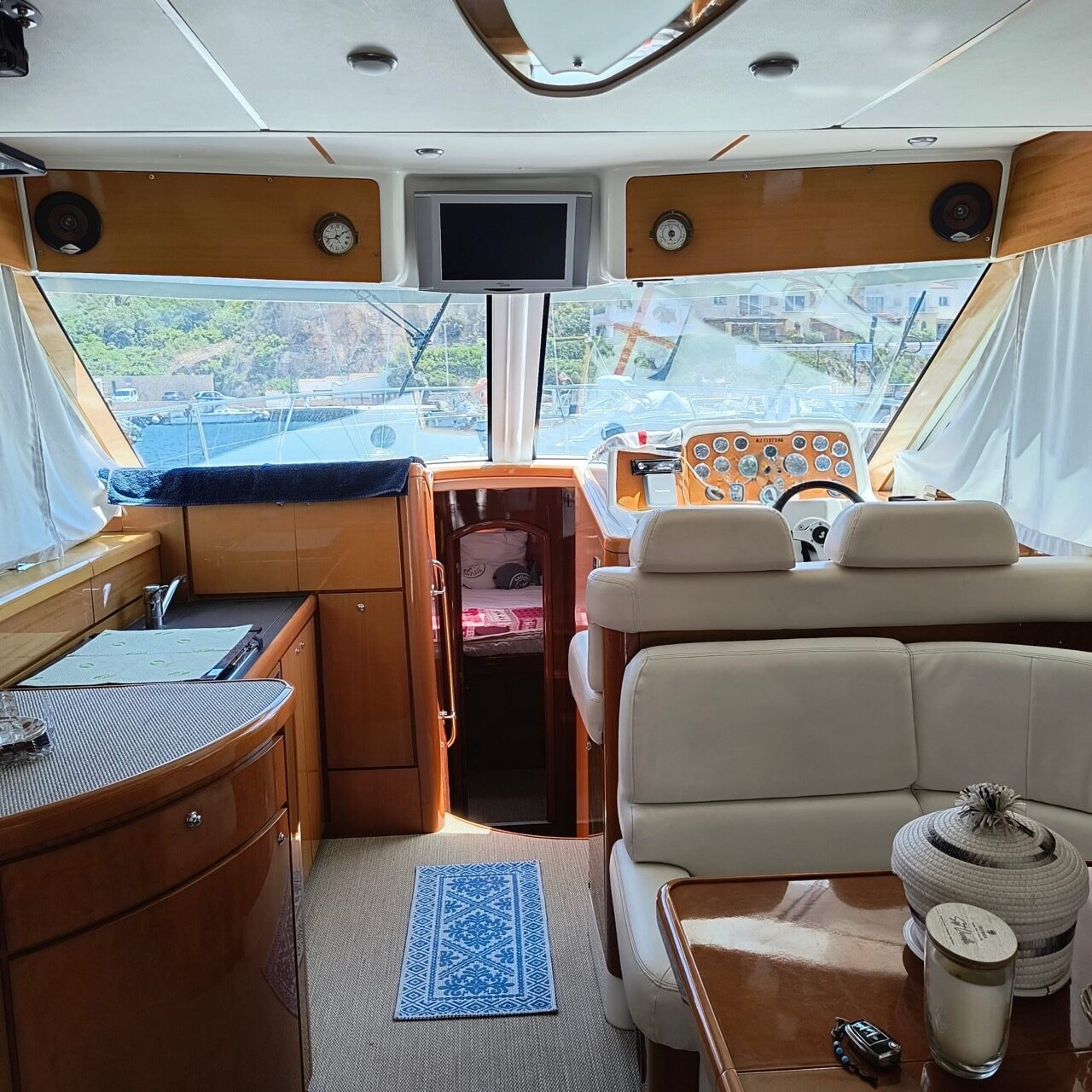 Beneteau Antares 13.80 - Salone