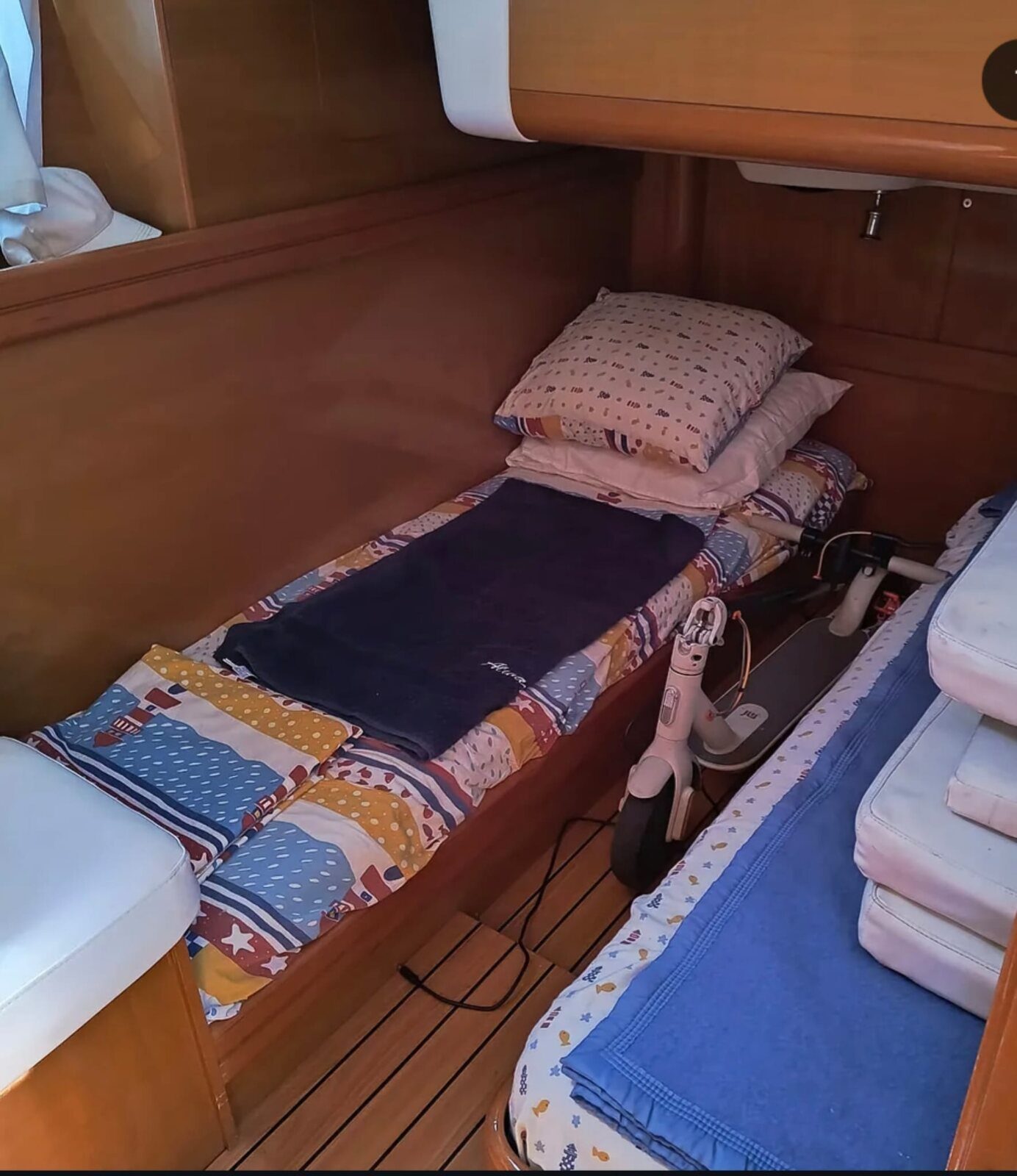 Beneteau Antares 13.80 - Seconda cabina con letti separati
